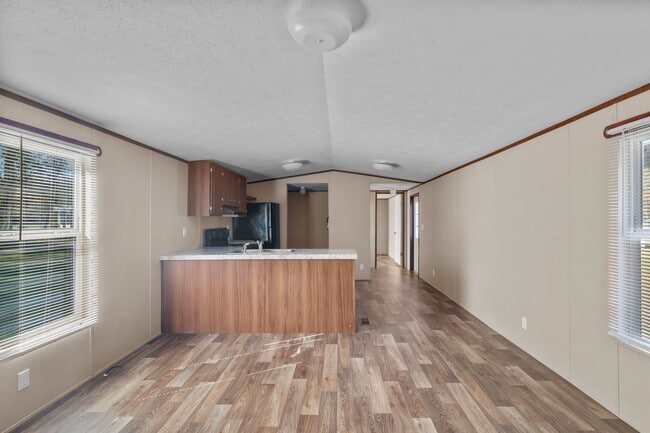 Building Photo - 2 Bedroom, 2 Bathroom Home