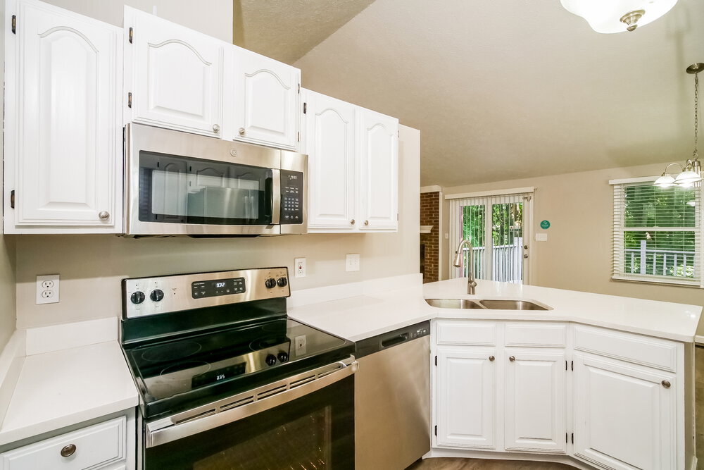 Building Photo - 5865 Petersen Ct