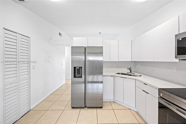 Building Photo - 7570 NW 173rd Ln