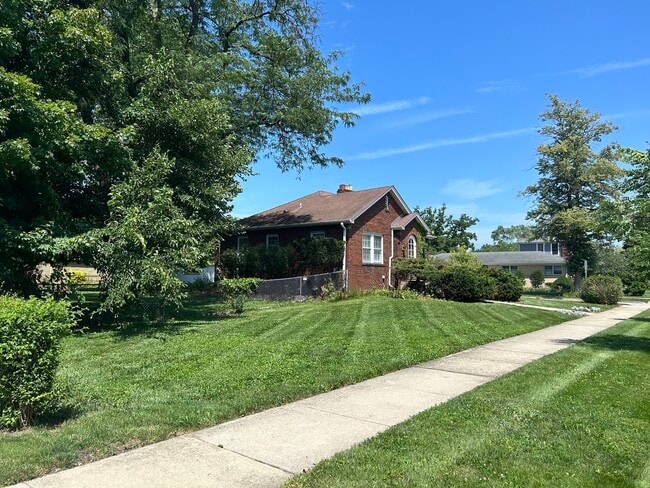 Building Photo - 994 Greenview Ave