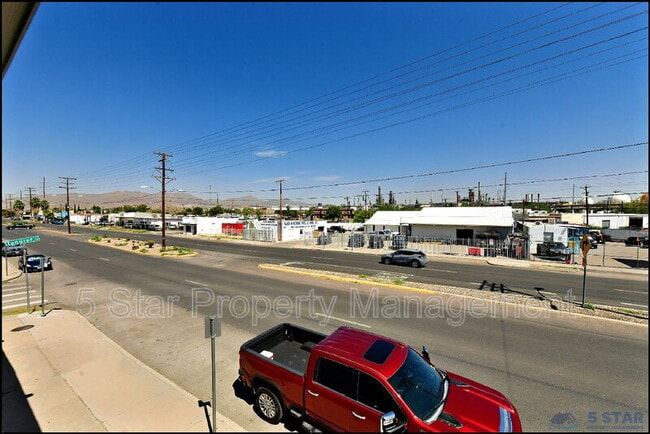 Building Photo - 6806 Alameda Ave