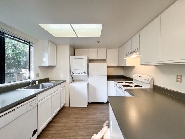 Building Photo - 2460 Old Sonoma Rd