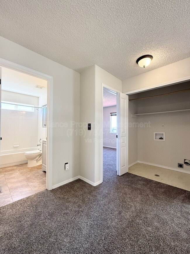 Building Photo - 6510 Oakwood Blvd