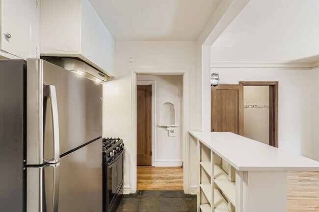 Building Photo - Capitol Hill Location, private roof top de...