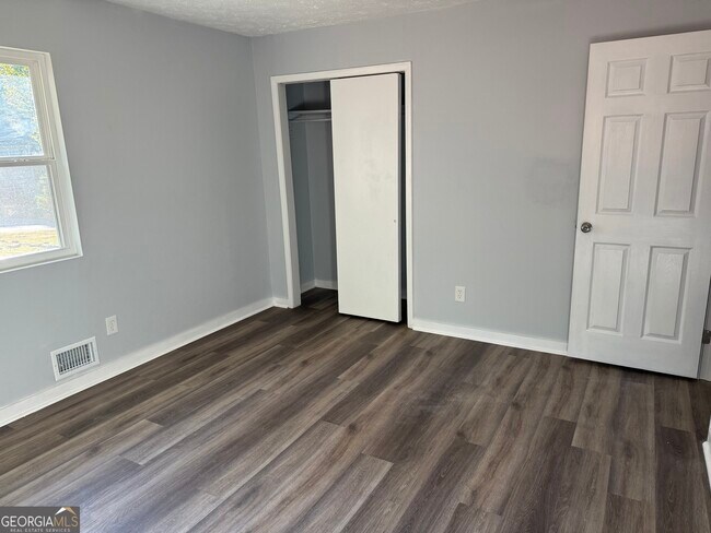 Building Photo - 453 Azalea Dr