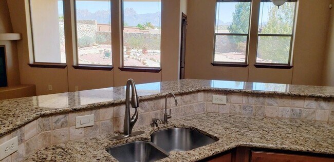 Building Photo - $500 off first months rent, Beautiful Home...
