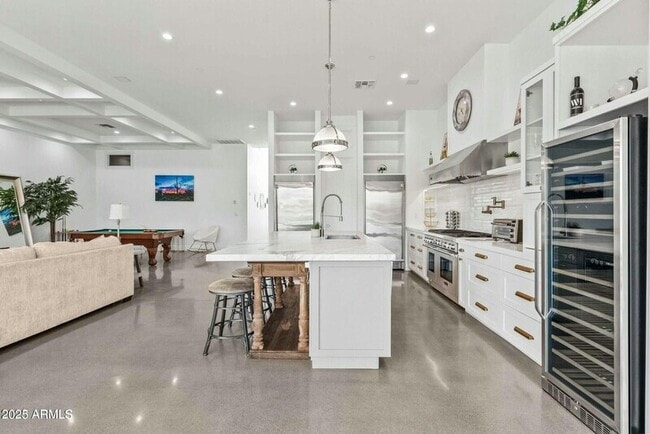 Building Photo - 7861 E Vía Marina