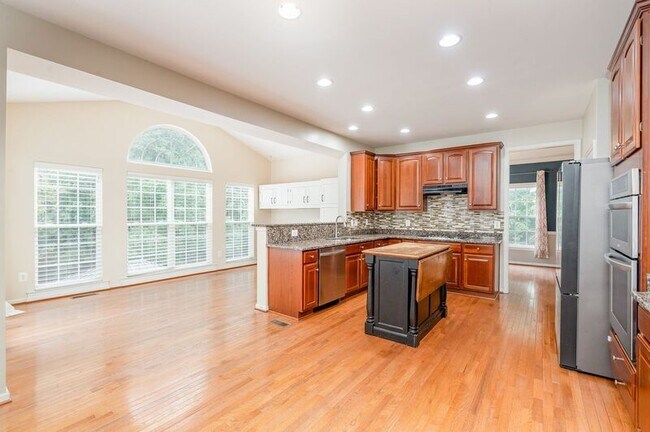 Building Photo - 5990 Parsons Lane