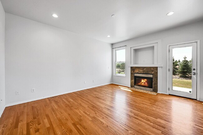 Building Photo - $2,995, 4 bed, 3.5 bath, located in Monume...