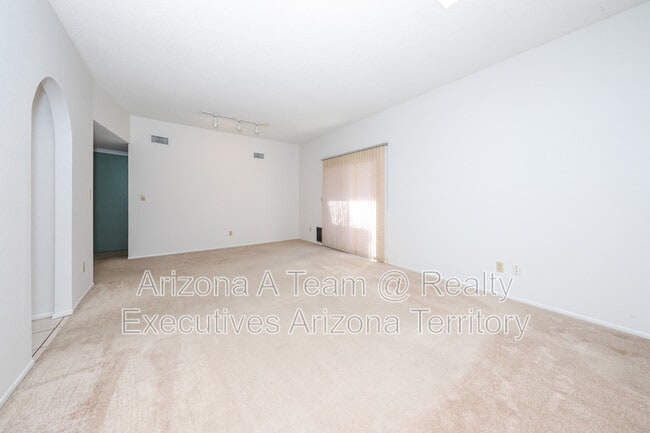 Building Photo - 8178 E Rivenoak Cir