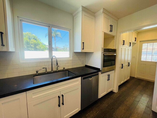 Building Photo - 7738 Penfield Ave