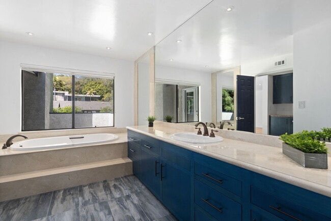 Building Photo - 2937 Deep Canyon Dr