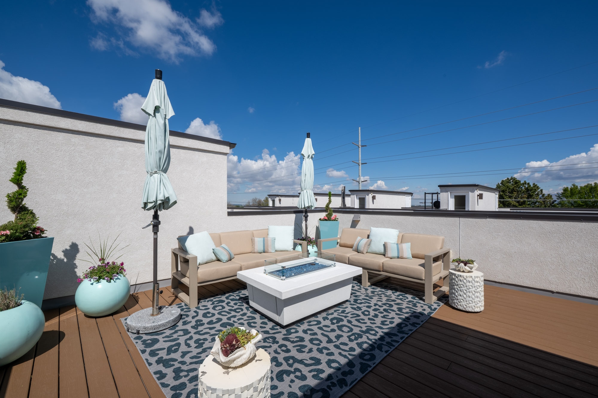 Building Photo - 6988 S Brookhill Dr