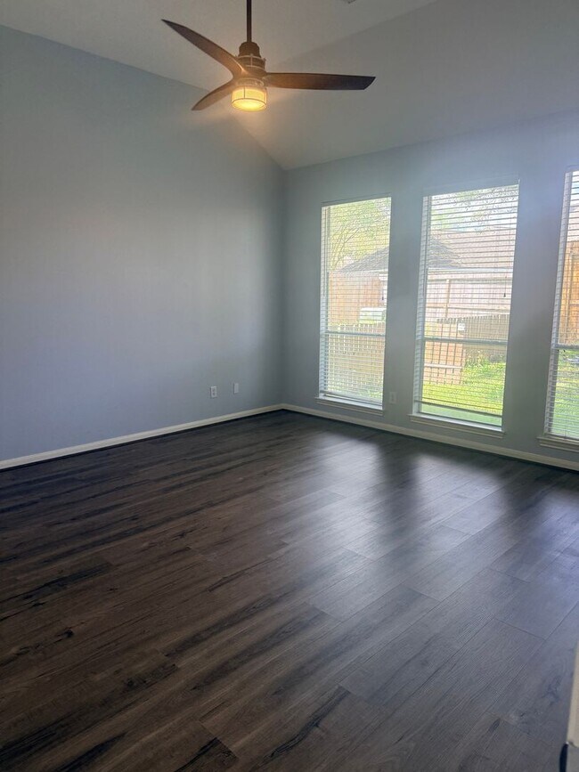 Building Photo - 4 Bedroom, 3 Car Garage Single Family Home in League City