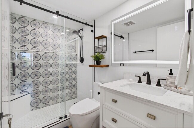 Building Photo - 50 SW 3rd Ave