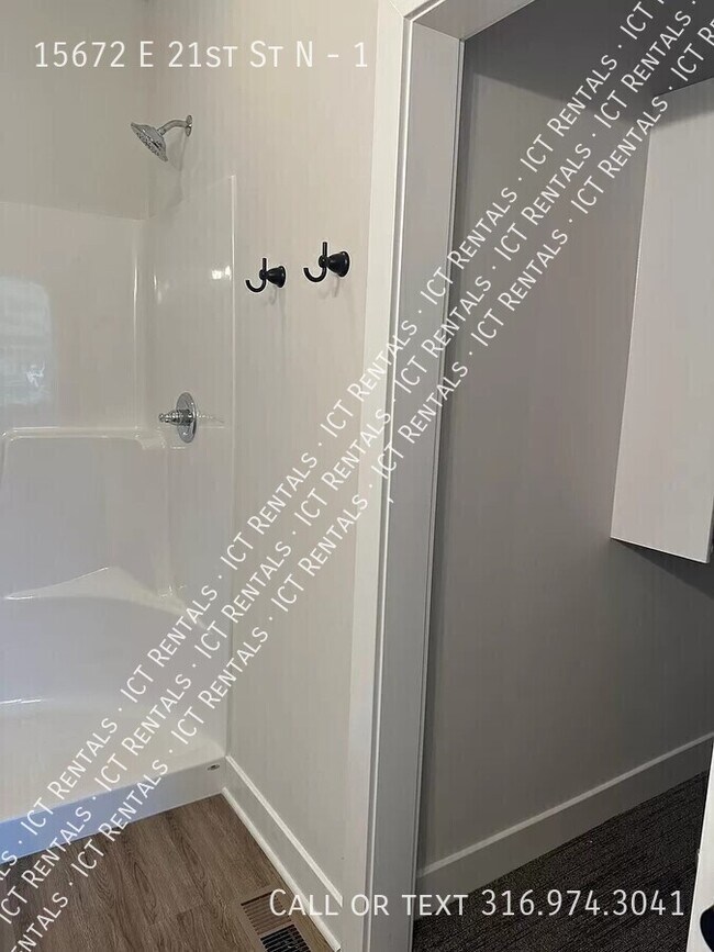 Building Photo - 15672 E 21st St N