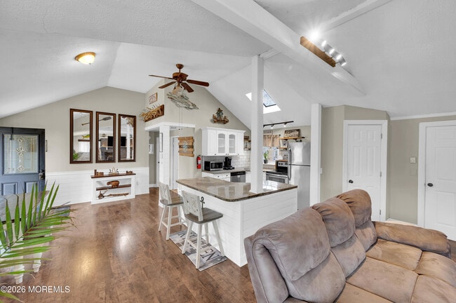 Building Photo - 14 Chestnut St