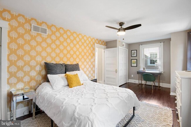 Building Photo - 404 S Jackson St