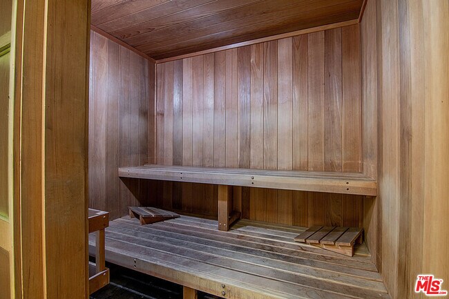 Building Photo - 620 S Gramercy Pl