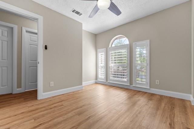 Building Photo - 9435 Blue Jay Way