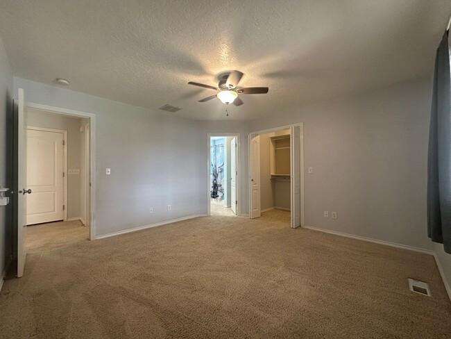 Building Photo - Nicely appointed 3bed, 2bath, 1,295sq.ft. ...