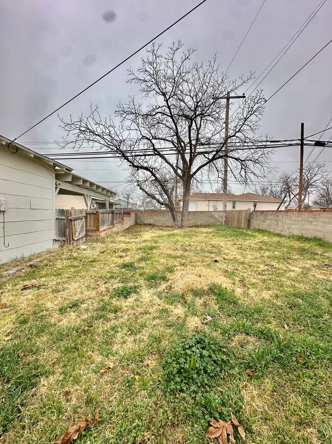 Building Photo - Now Available -  Spacious 3-Bedroom Home A...