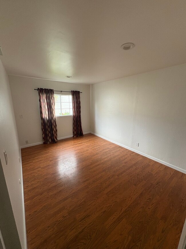 Building Photo - 32970 Lake Wawasee St