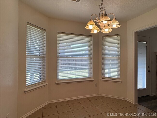 Building Photo - 13639 S Nyssa Ct
