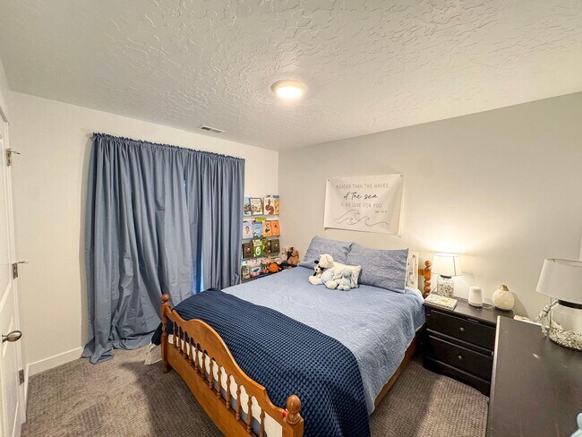 Building Photo - Modern 4 Bed / 3 Bath Home in Syracuse | Bonus Room + Fenced Yard + 86” TV Included