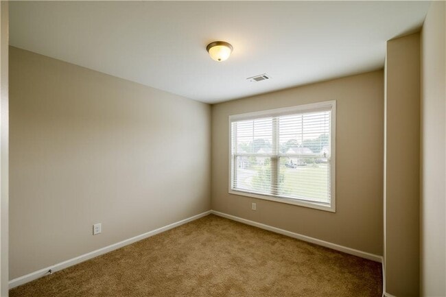 Building Photo - 221 Winterset Cir