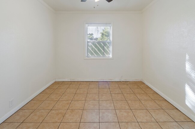 Building Photo - 3715 E Glenn St