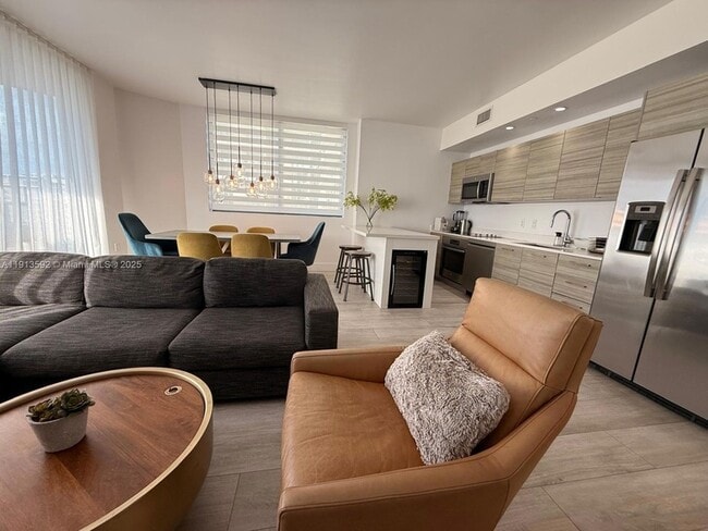 Building Photo - 121 NE 34th St