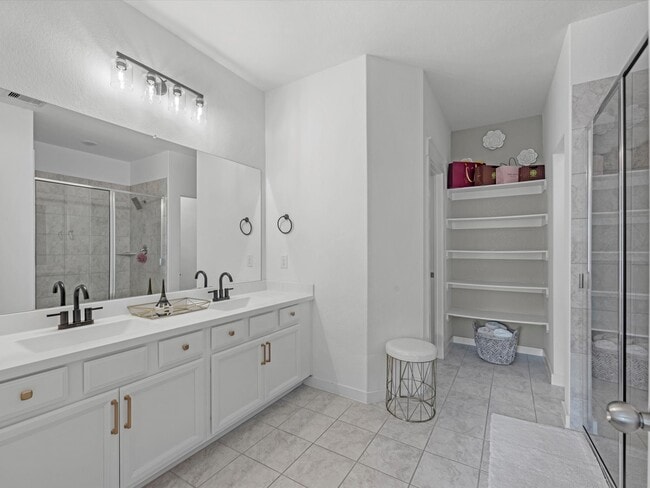 Building Photo - 15410 Cordach Dr