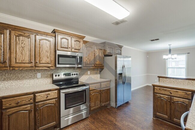 Building Photo - 2405 Canterbury Ln