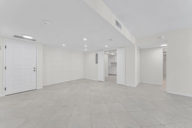 Building Photo - 5000 N Ocean Blvd