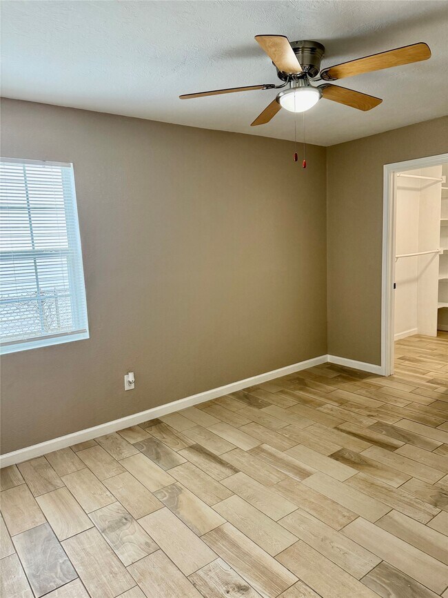 Building Photo - 7225 Hummingbird Ln