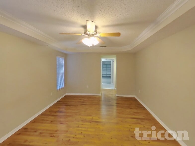 Building Photo - 1374 Godfrey Ave