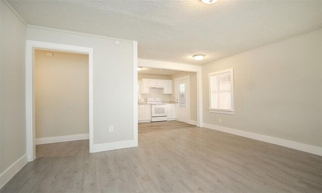 Building Photo - 4826 Larkspur St