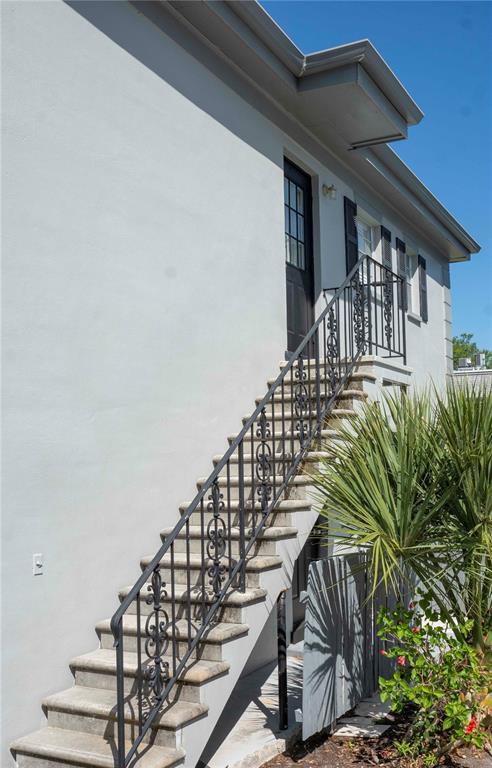 Building Photo - 6940 Sunset Dr S