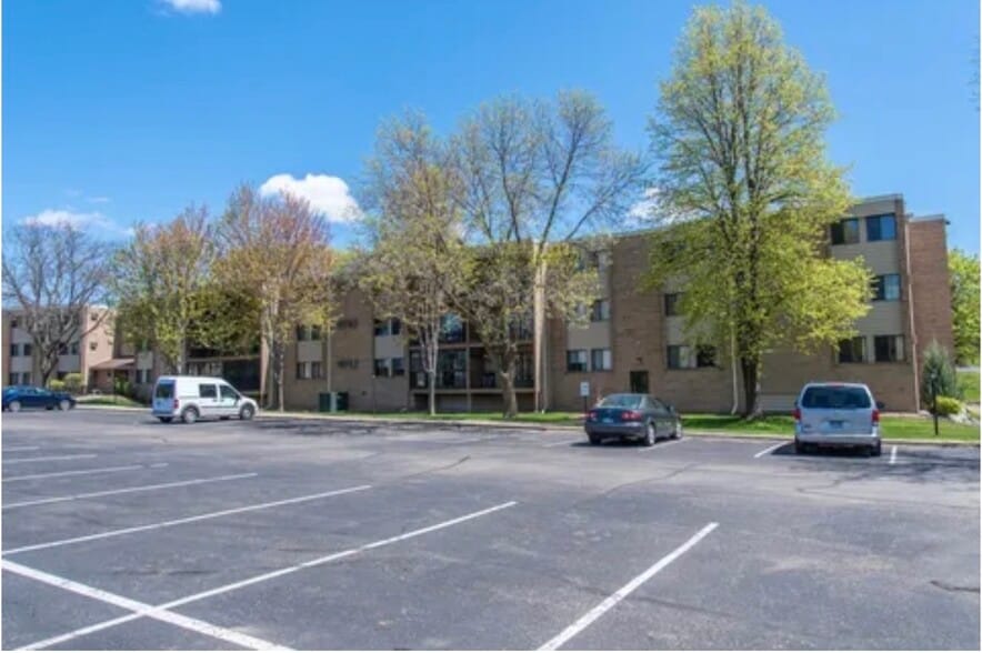 Building Photo - 1887 Silver Bell Rd