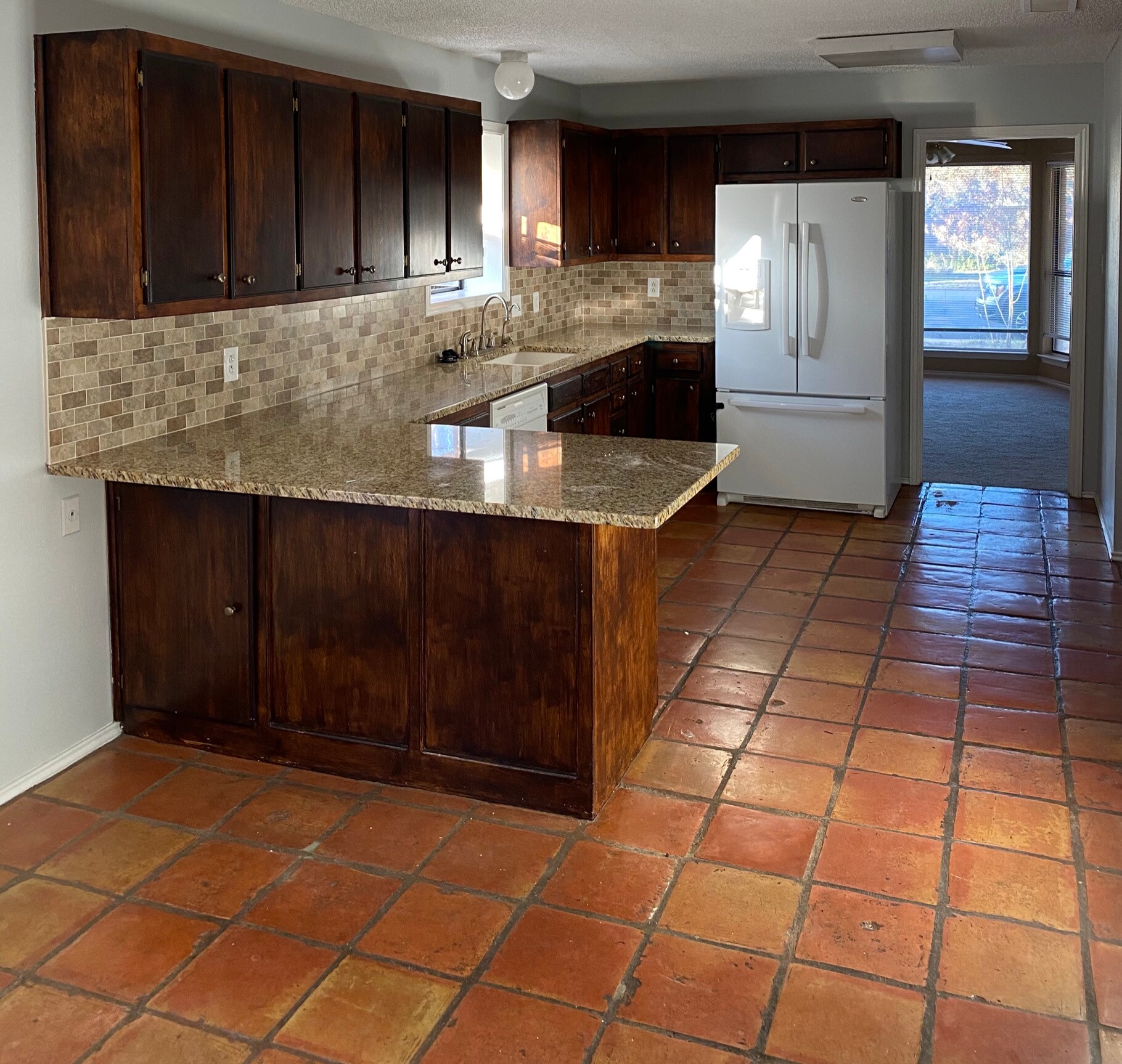 Kitchen - 4406 Parkhurst Dr