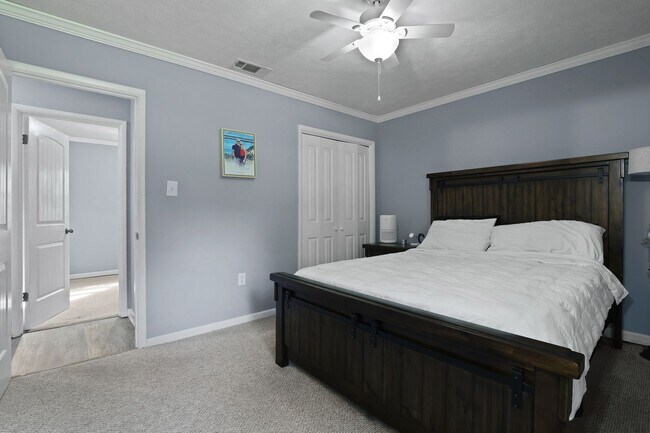 Building Photo - Settle Into Comfort in This Charming 3-Bedroom Home in Larchmont Estates