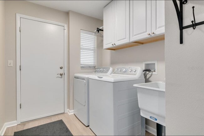 Building Photo - 668 Glengary Ln