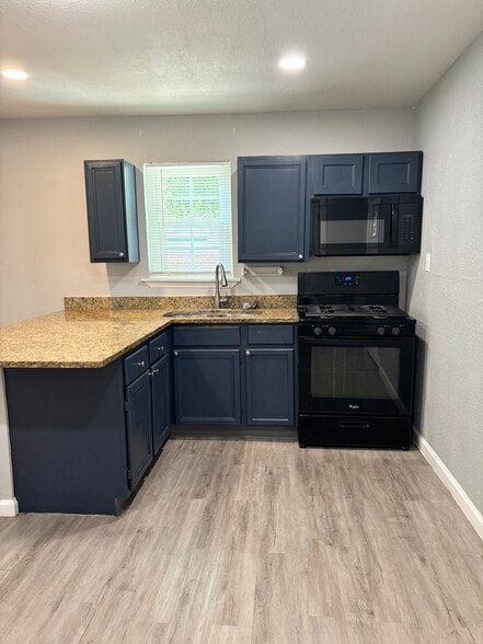 Building Photo - 2225 W Olmos Dr