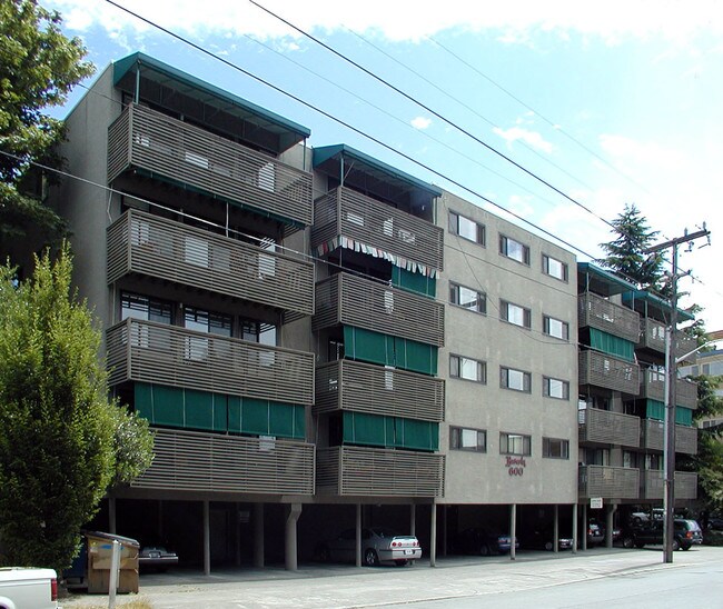 Building Photo - Bella Vista Apartments