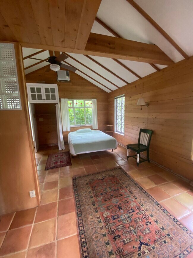 Building Photo - 518 McDaniel St