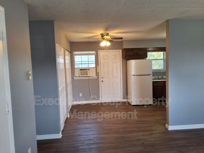 Building Photo - 310 Diecks Dr