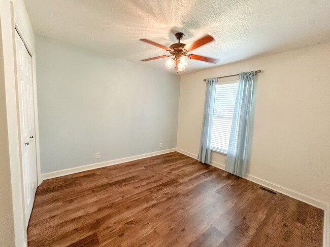 Building Photo - 619 Boone Cir