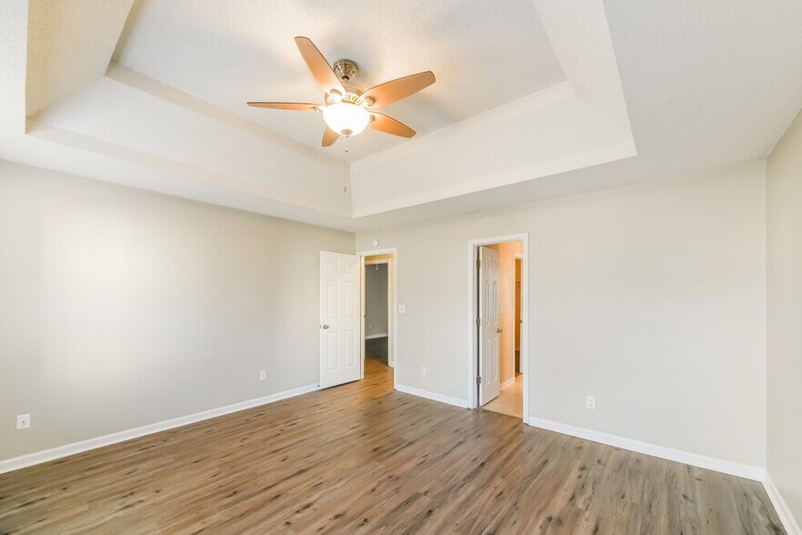 Building Photo - 5442 Beaver Lake Dr SW