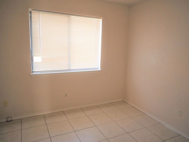 Building Photo - 1401 Hermitage Dr